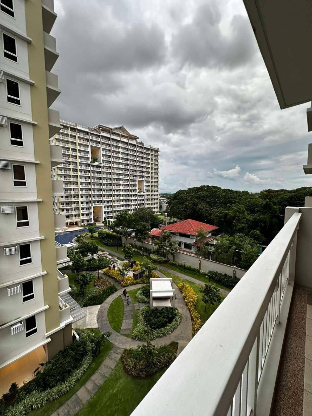 2 Bedroom Condo Unit Near Sm Bf & Naia At The Atherton By Dmci With 2 Balcony Paranaque City Exteriér fotografie
