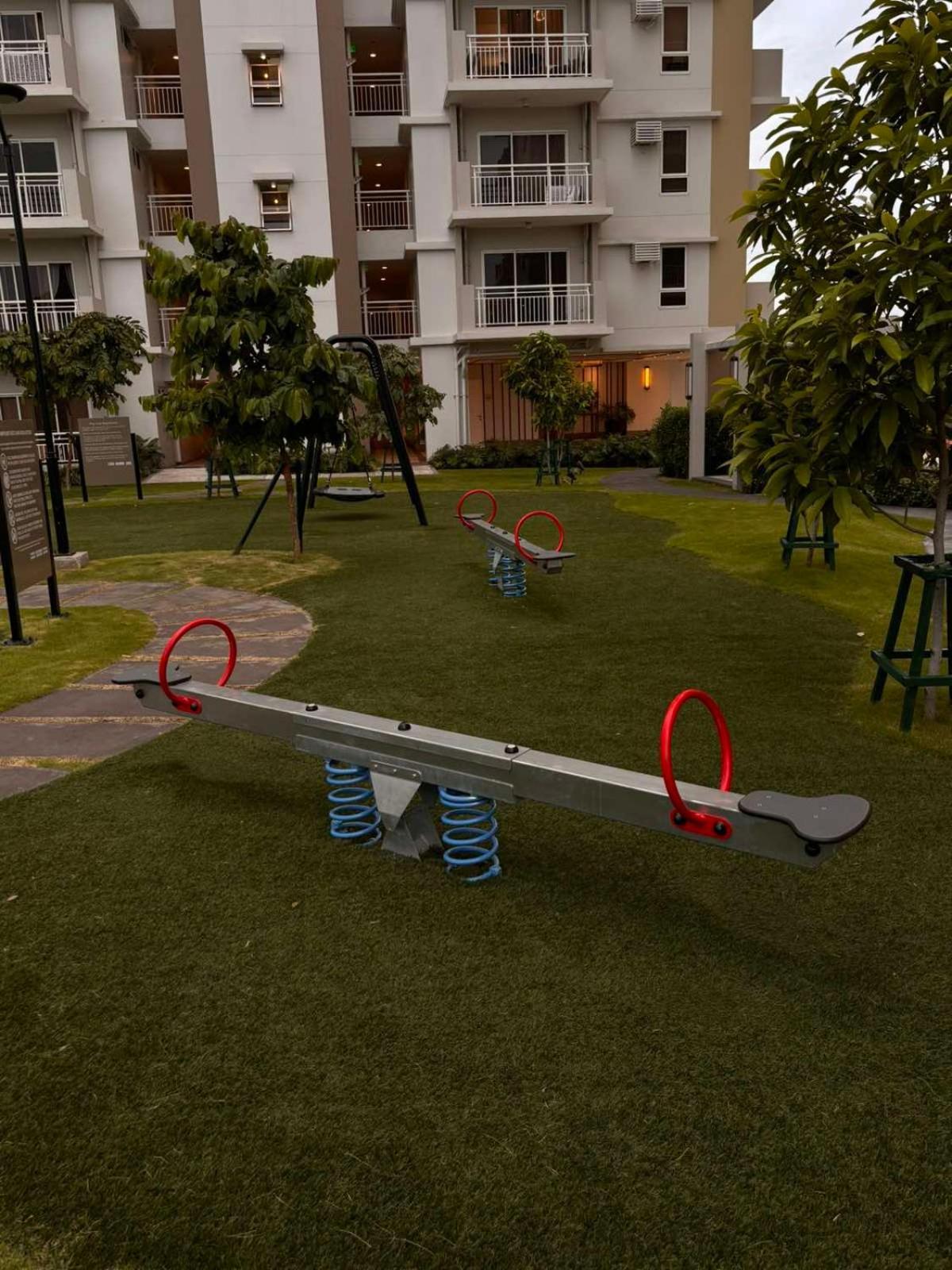 2 Bedroom Condo Unit Near Sm Bf & Naia At The Atherton By Dmci With 2 Balcony Paranaque City Exteriér fotografie