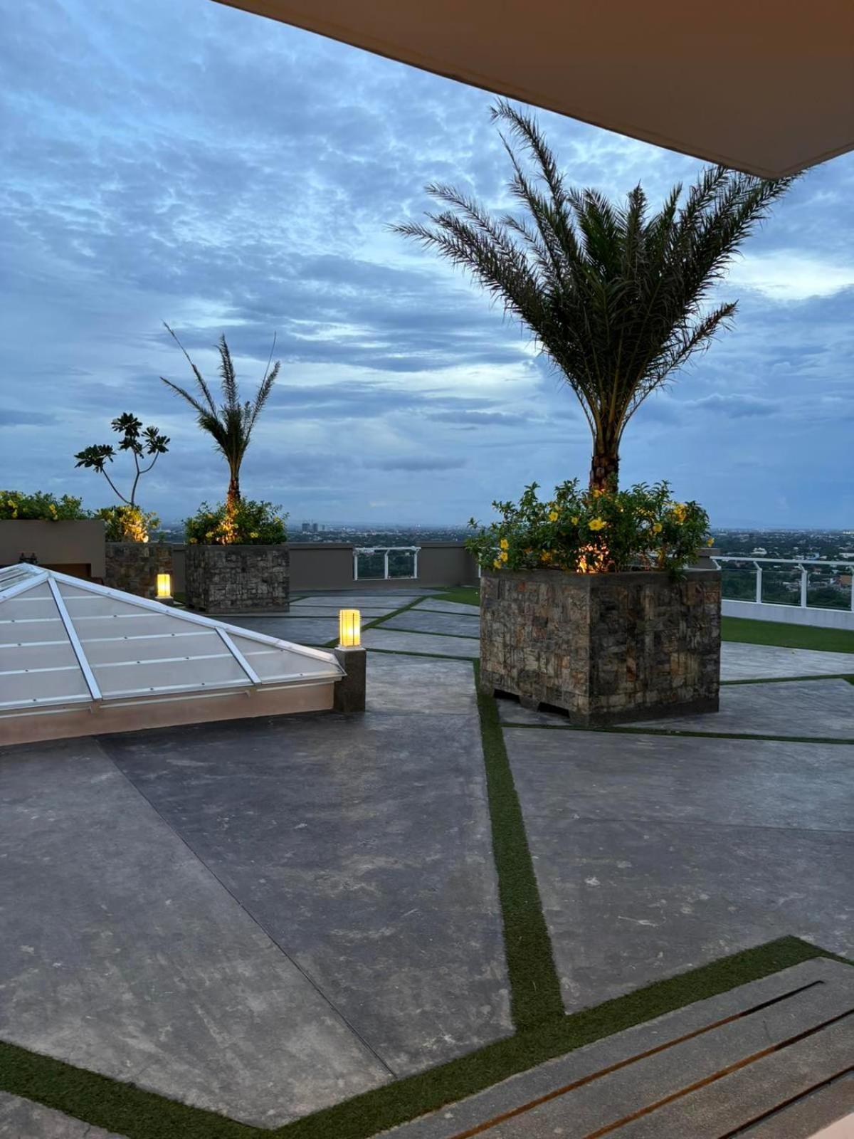 2 Bedroom Condo Unit Near Sm Bf & Naia At The Atherton By Dmci With 2 Balcony Paranaque City Exteriér fotografie