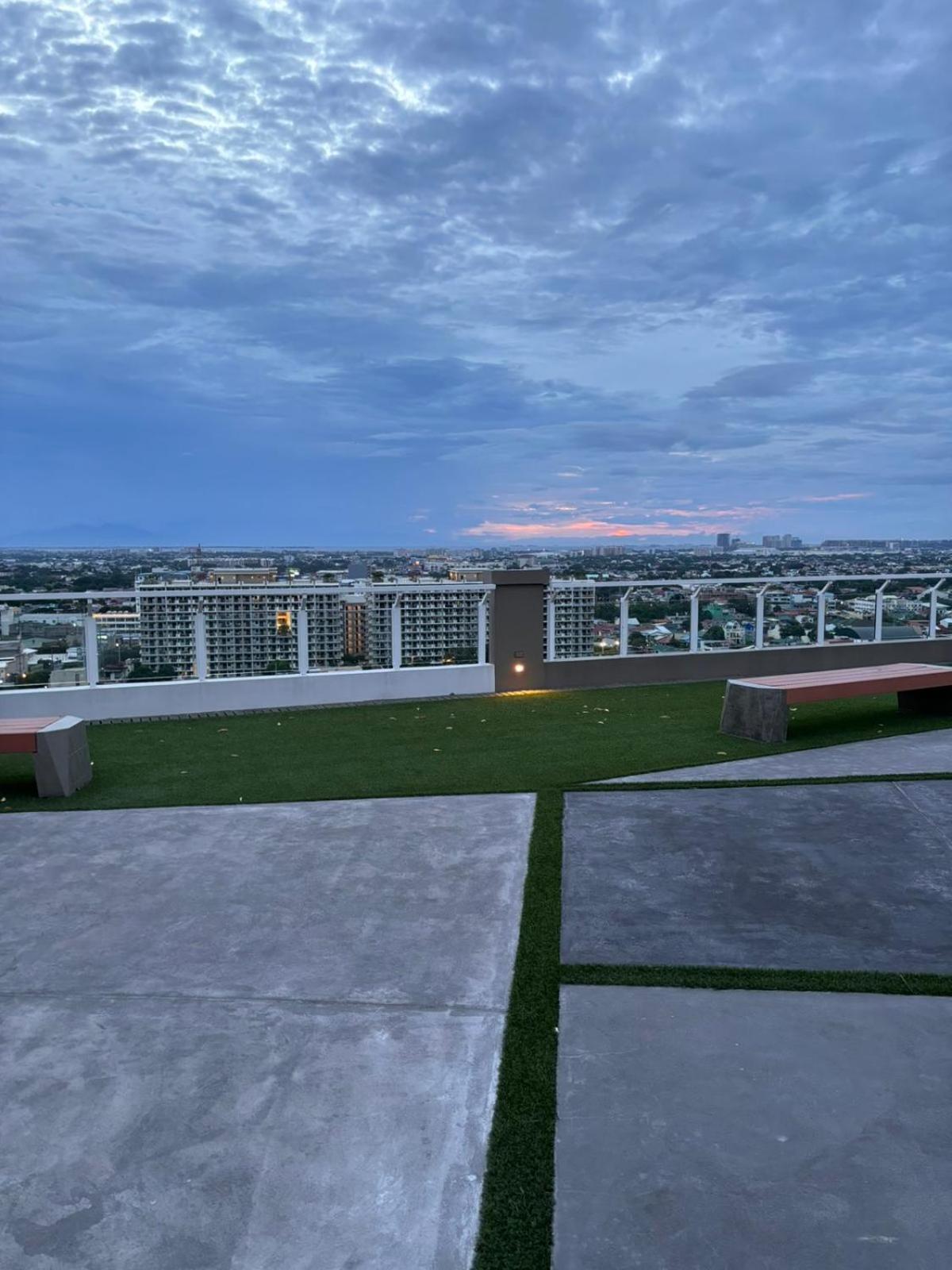 2 Bedroom Condo Unit Near Sm Bf & Naia At The Atherton By Dmci With 2 Balcony Paranaque City Exteriér fotografie